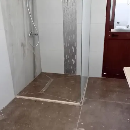 Elira House 招待所 *