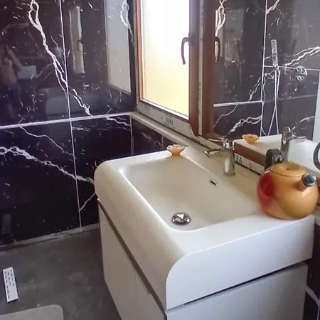 Elira House 招待所