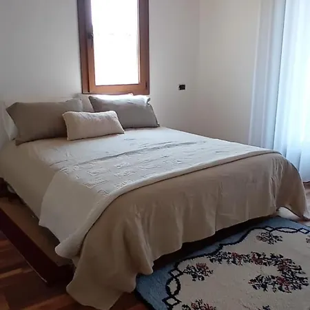 Elira House 招待所