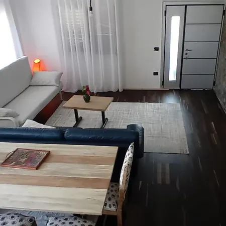 Elira House Rrashbull