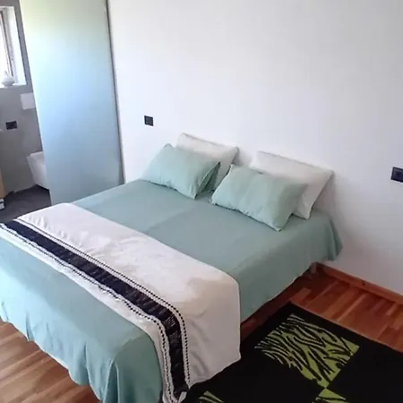 Elira House Penzion Rrashbull