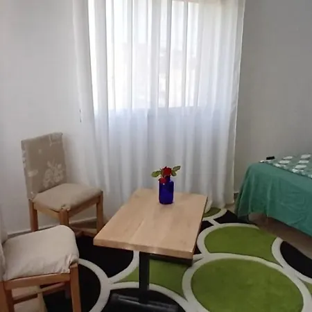 Elira House Penzion *