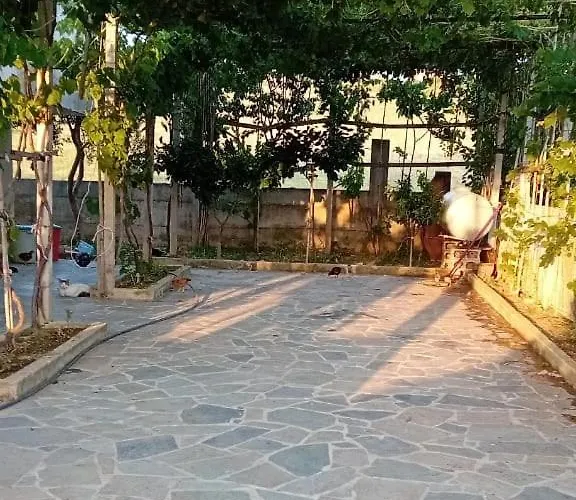 Pensión Elira House Rrashbull