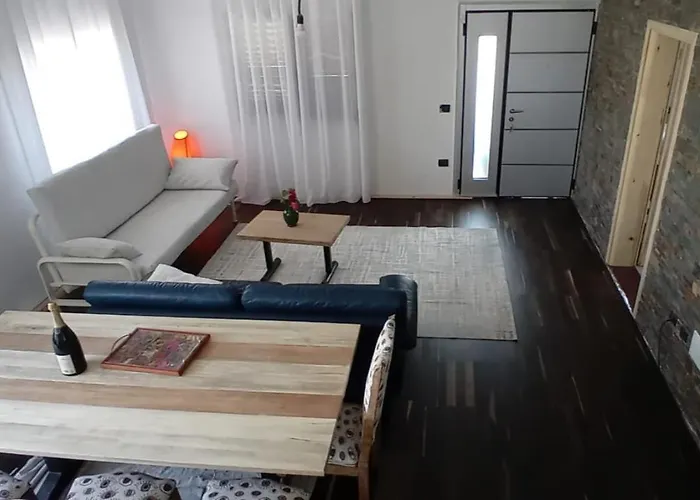 Elira House Rrashbull
